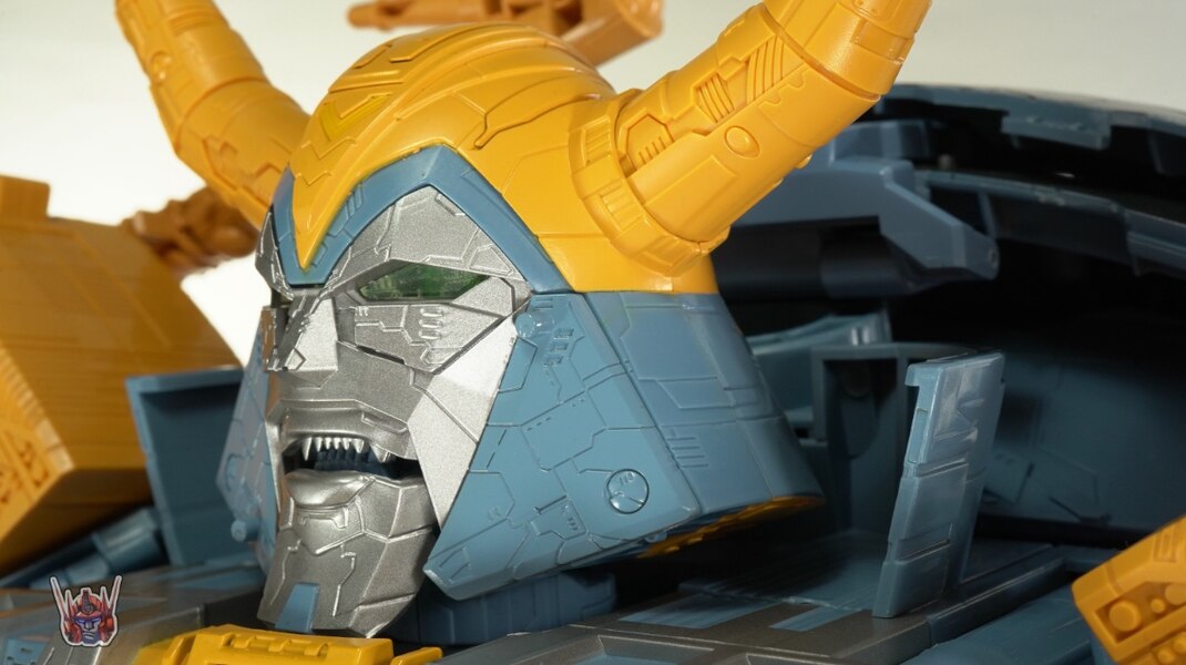 Transformers HasLab War For Cybertron Unicron Review  (14 of 58)